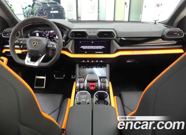 Lamborghini Urus — Фото автомобиля 4