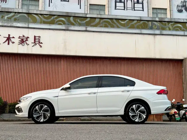 Volkswagen Bora — Фото автомобиля 3