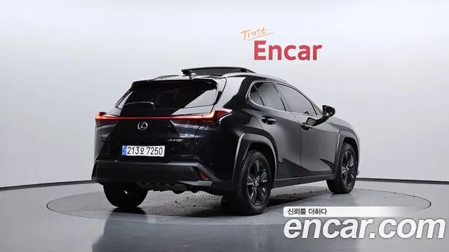 Lexus UX — Фото автомобиля 2