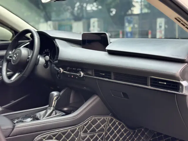 Mazda Axela — Фото автомобиля 10