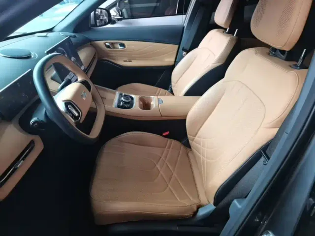 Geely Galaxy Starship 7 EM-i — Фото автомобиля 14