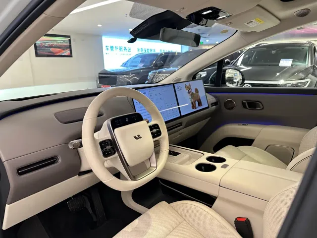 Li Auto i8 — Фото автомобиля 10