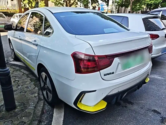 Dongfeng Fengshen E70 — Фото автомобиля 4