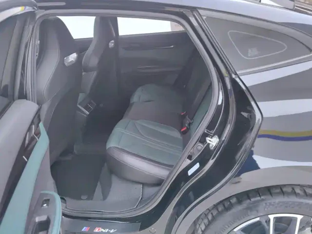 Changan Changan UNI-V iDD 2024 Blue Whale Smart iDD 136km Smart Cool — Фото автомобиля 11