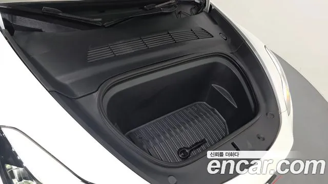 Tesla Model Y — Фото автомобиля 5