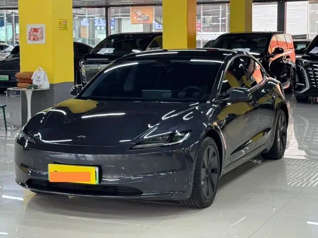 Фотография автомобиля — Tesla Model 3