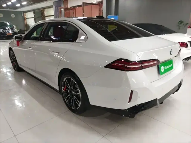 BMW 5 Series — Фото автомобиля 4