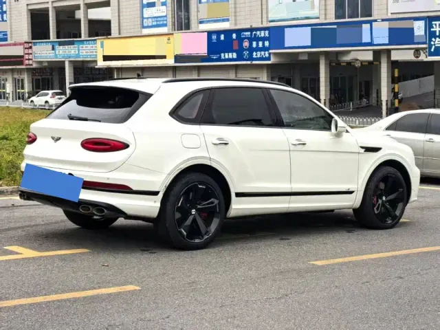Bentley Bentayga — Фото автомобиля 4