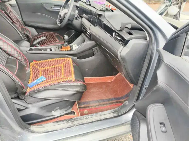 Roewe i5 — Фото автомобиля 13