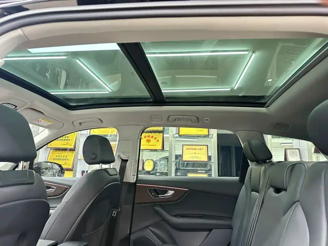 Audi Q7 — Фото автомобиля 12
