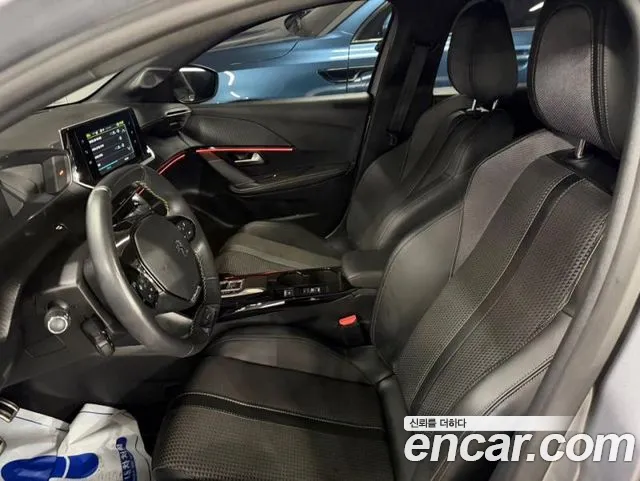Peugeot 208 — Фото автомобиля 6