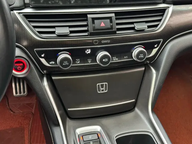 Honda Accord — Фото автомобиля 10