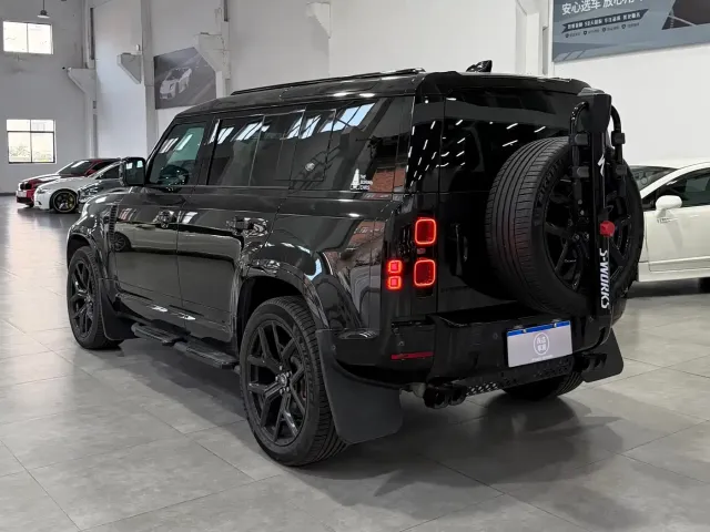 Land Rover Defender — Фото автомобиля 4