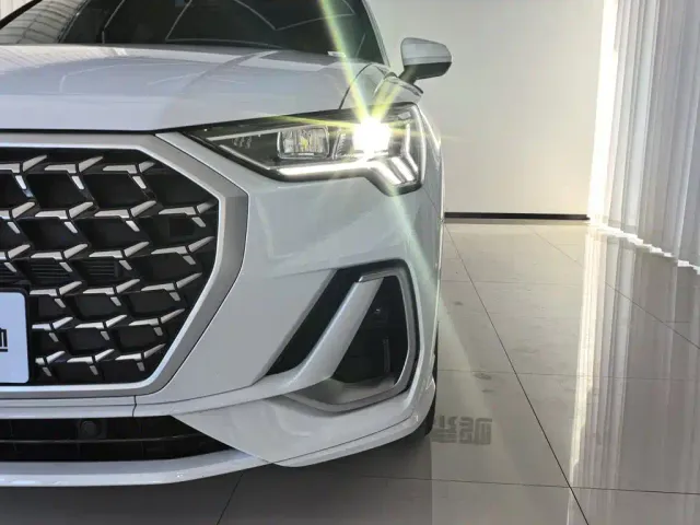 Audi Q3 — Фото автомобиля 3