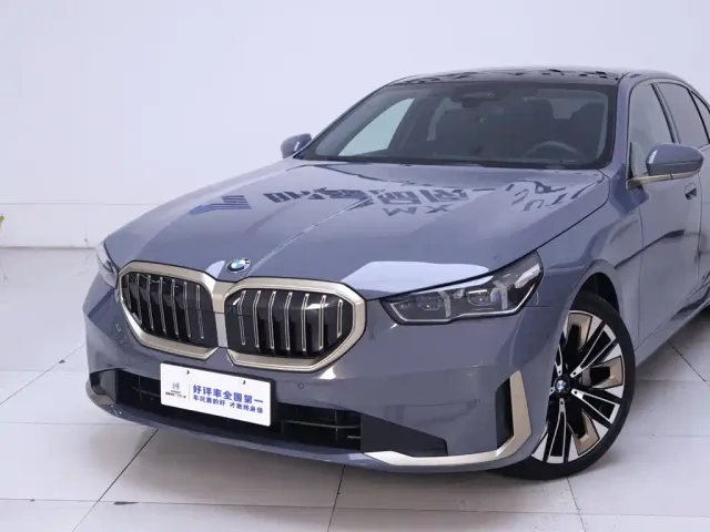 BMW 5 Series — Фото автомобиля 3