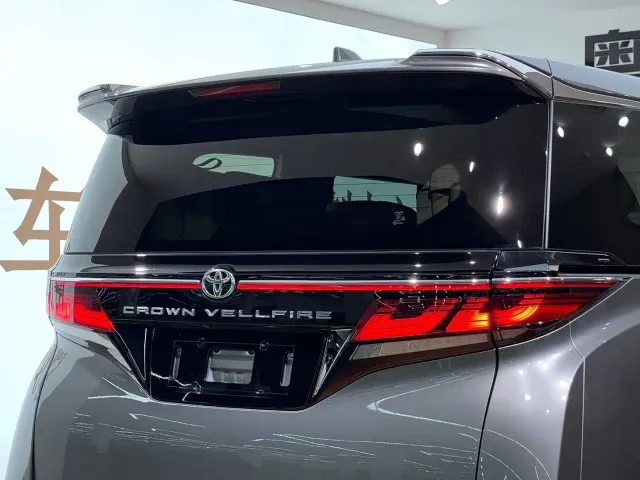 Toyota Vellfire — Фото автомобиля 8