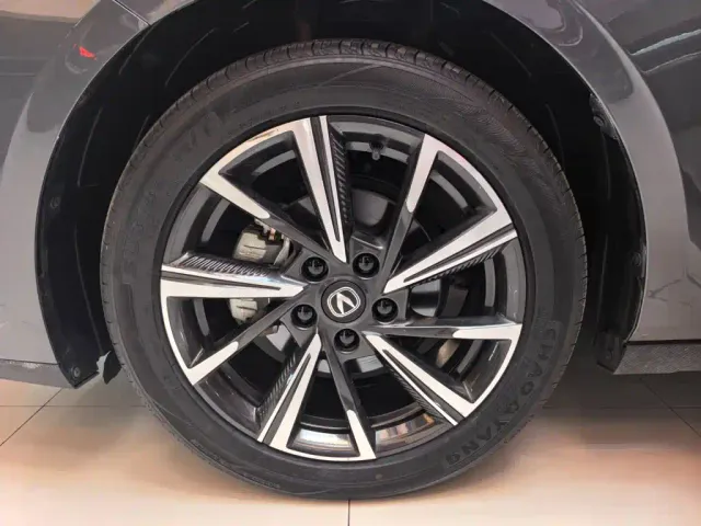 Changan Eado — Фото автомобиля 17