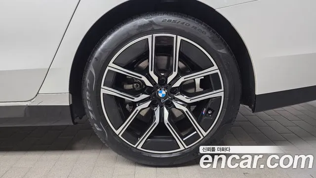 BMW 7-Series 7 серия (G70) 740i sDrive M Sport — Фото автомобиля 17