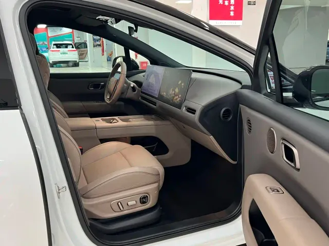 Li Auto i6 — Фото автомобиля 11