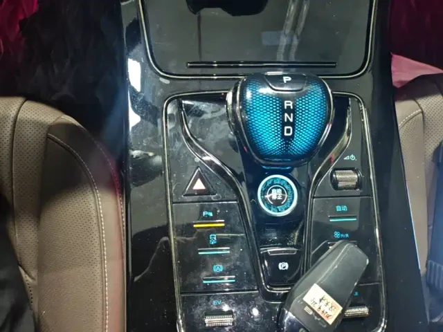 BYD Han — Фото автомобиля 13