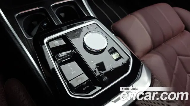 BMW 7-Series — Фото автомобиля 9
