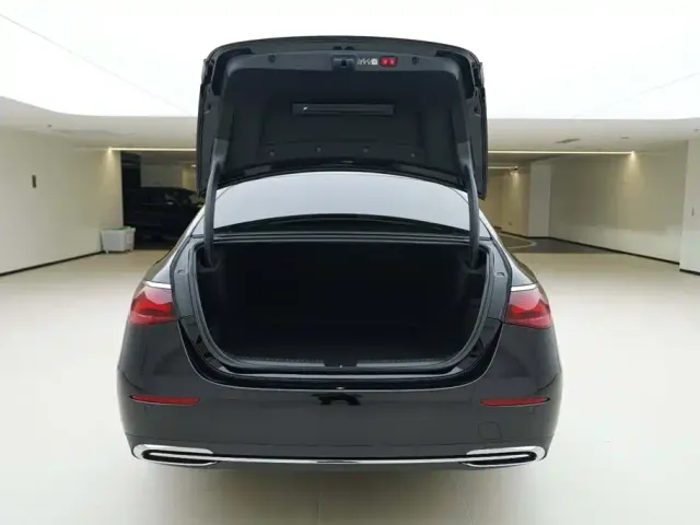 Mercedes-Benz E-Class — Фото автомобиля 5