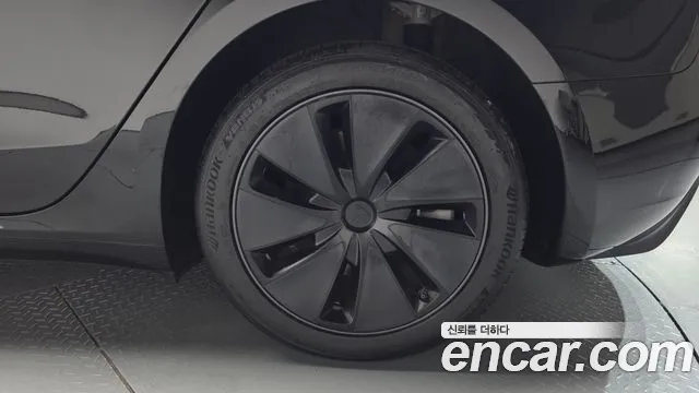 Tesla Model 3 — Фото автомобиля 20