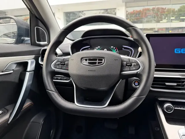 Geely Binyue — Фото автомобиля 10