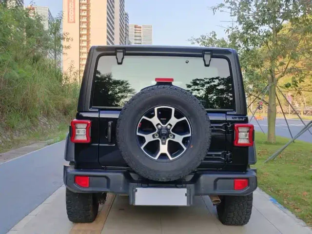Jeep Wrangler — Фото автомобиля 8