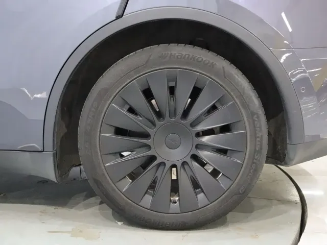 Tesla Model Y — Фото автомобиля 18