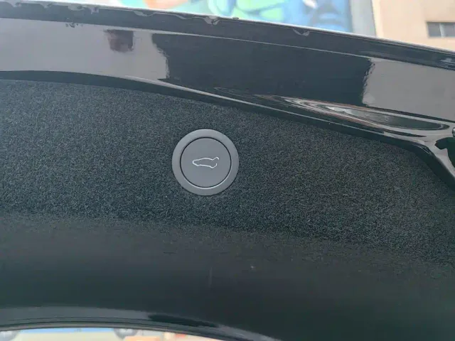 Tesla Model 3 — Фото автомобиля 20