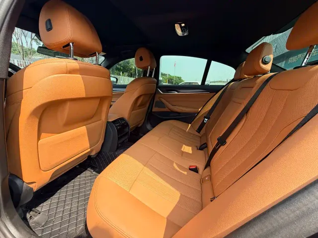 BMW 5 Series — Фото автомобиля 13