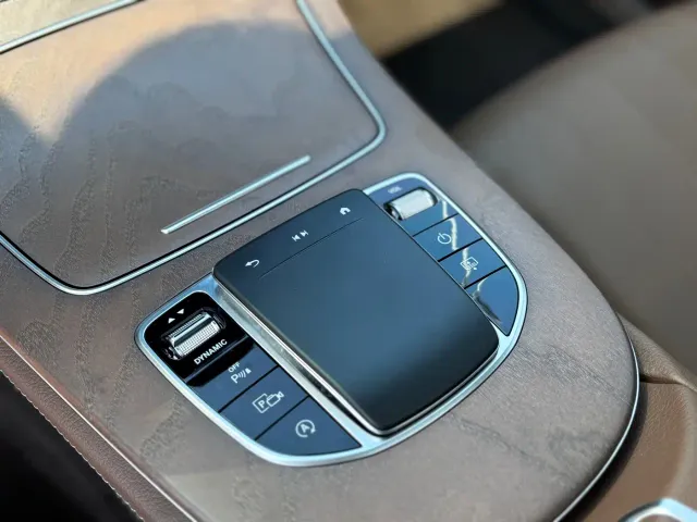 Mercedes-Benz E-Class — Фото автомобиля 19