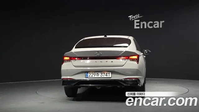 Hyundai Avante CN7 — Фото автомобиля 4