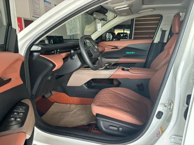Changan Qiyuan A05 — Фото автомобиля 5