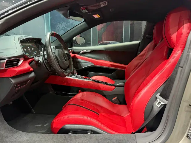 Lotus Emira — Фото автомобиля 7
