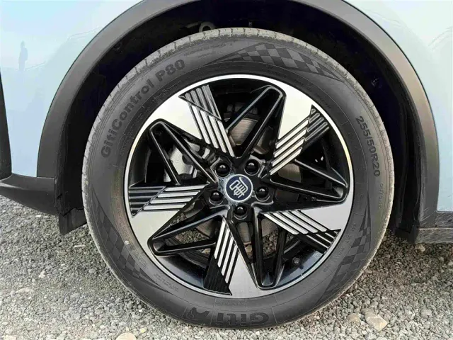 BYD Tang — Фото автомобиля 14