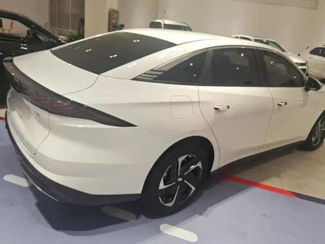 Geely Galaxy L6 — Фото автомобиля 3