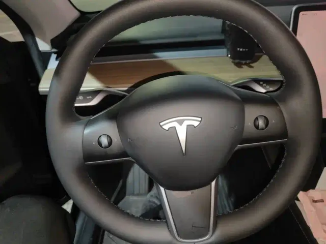 Tesla Model Y — Фото автомобиля 6