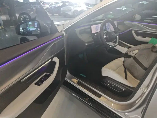 Xpeng P7 — Фото автомобиля 15