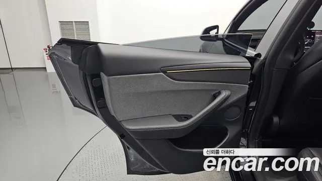 Tesla Model Y — Фото автомобиля 14