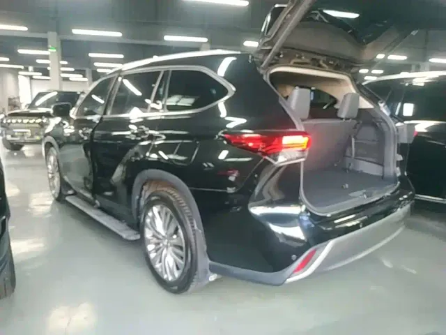 Toyota Highlander — Фото автомобиля 4
