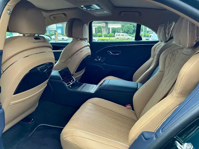 Bentley Flying Spur — Фото автомобиля 7