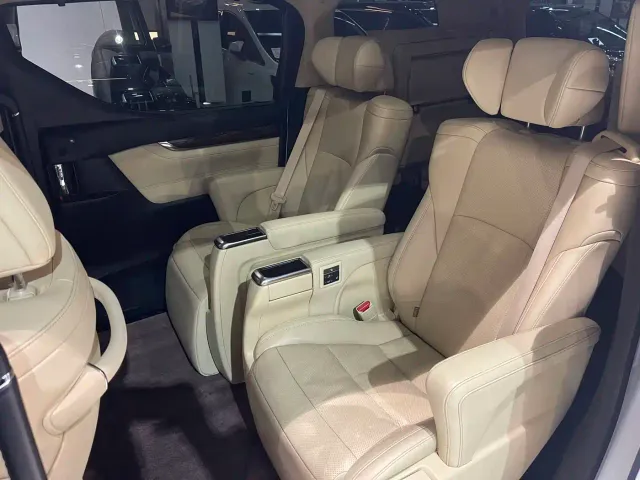 Toyota Alphard — Фото автомобиля 5
