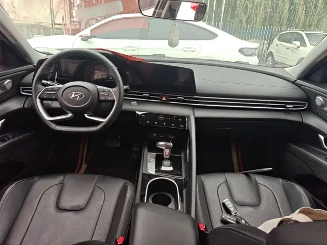 Hyundai Elantra — Фото автомобиля 9