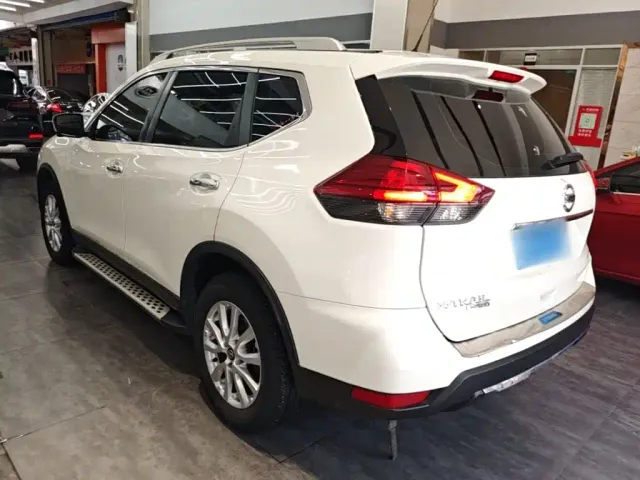 Nissan X-Trail — Фото автомобиля 4