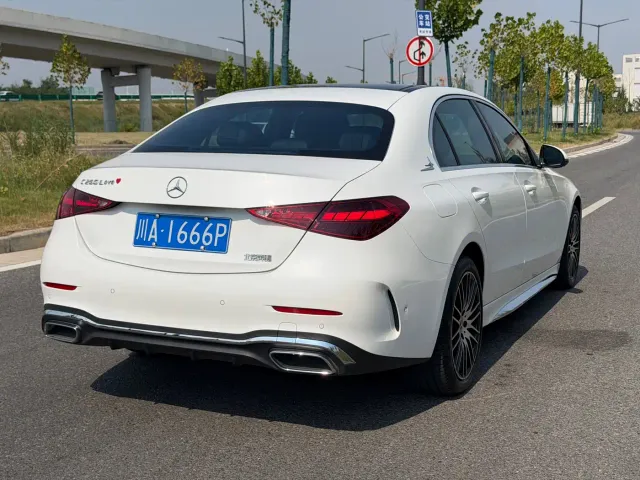 Mercedes-Benz C-Class — Фото автомобиля 4