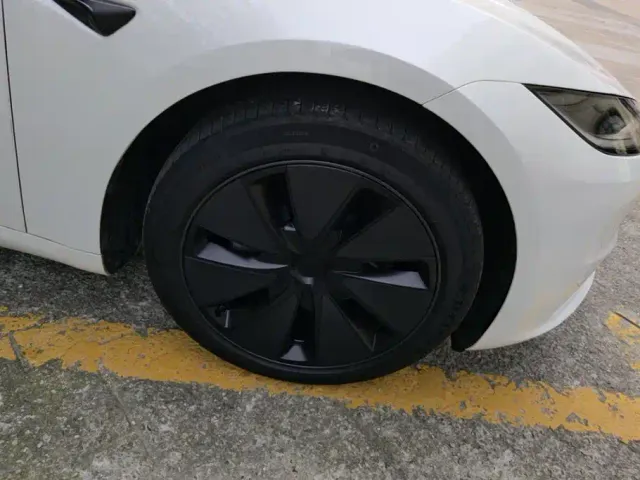 Tesla Model 3 — Фото автомобиля 6