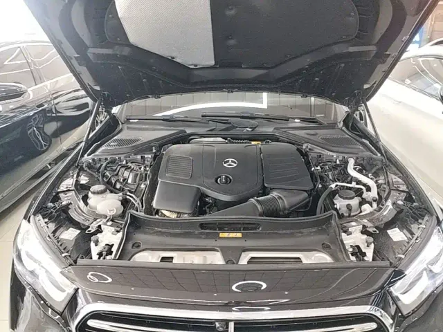 Mercedes-Benz E-Class — Фото автомобиля 19