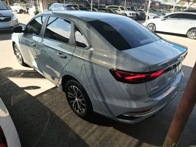 Geely Emgrand — Фото автомобиля 4